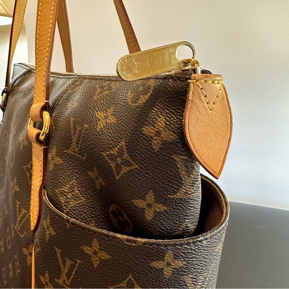 Louis Vuitton Monogram Totally MM - Picture 9 of 16